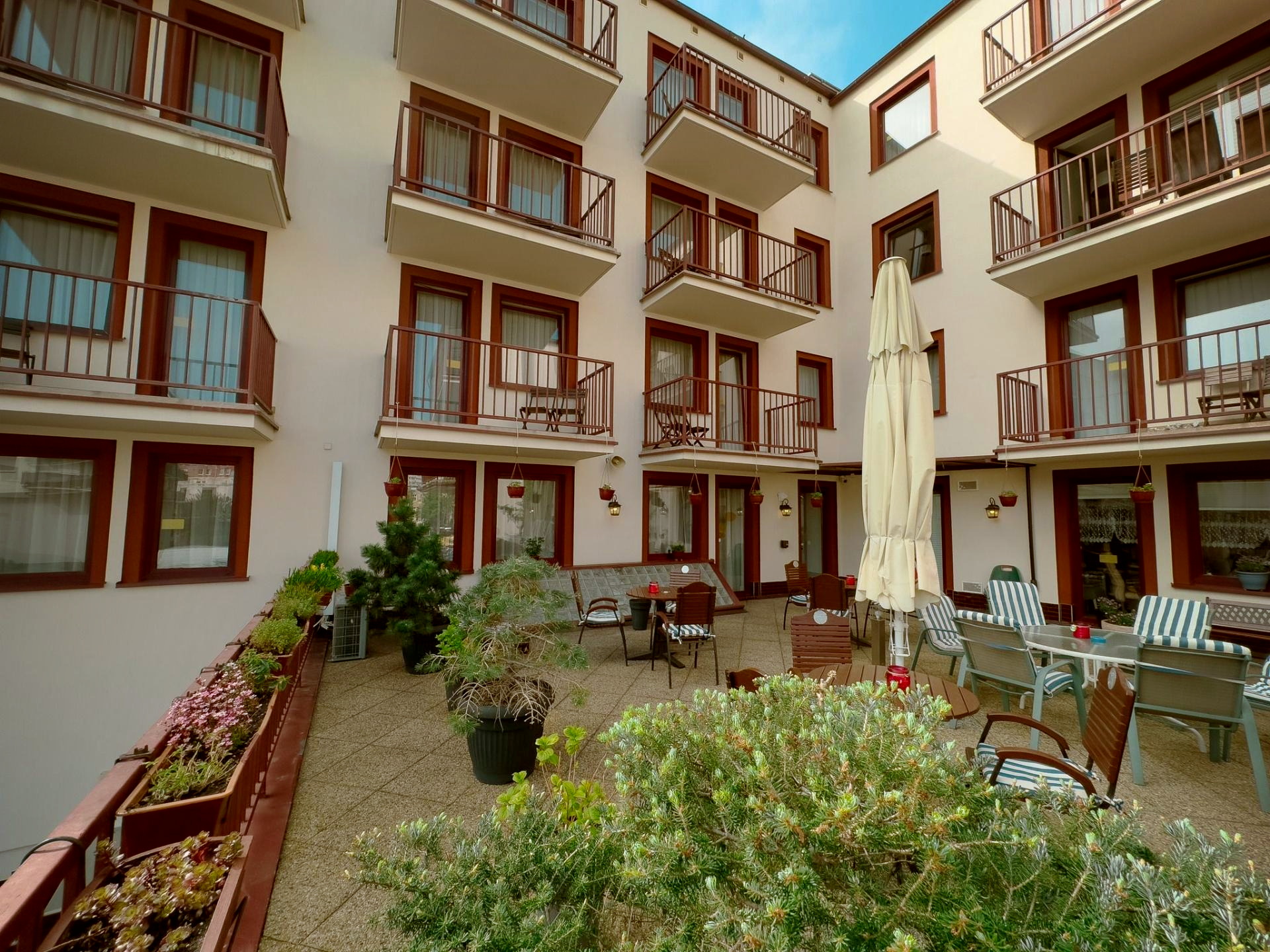 Innenhof mit Sitzbereich im Hotel Ottaviano in Swinemünde