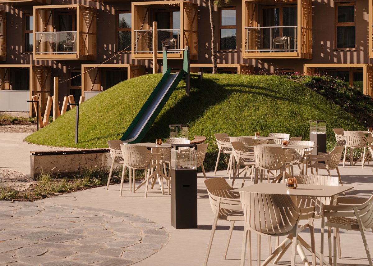 Terrasse des Nickel Resort & Wellnest in Grzybowo